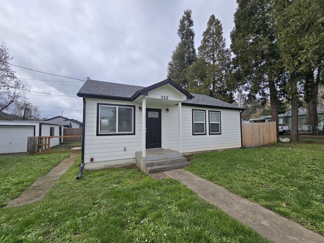 Photo - 323 Branton St