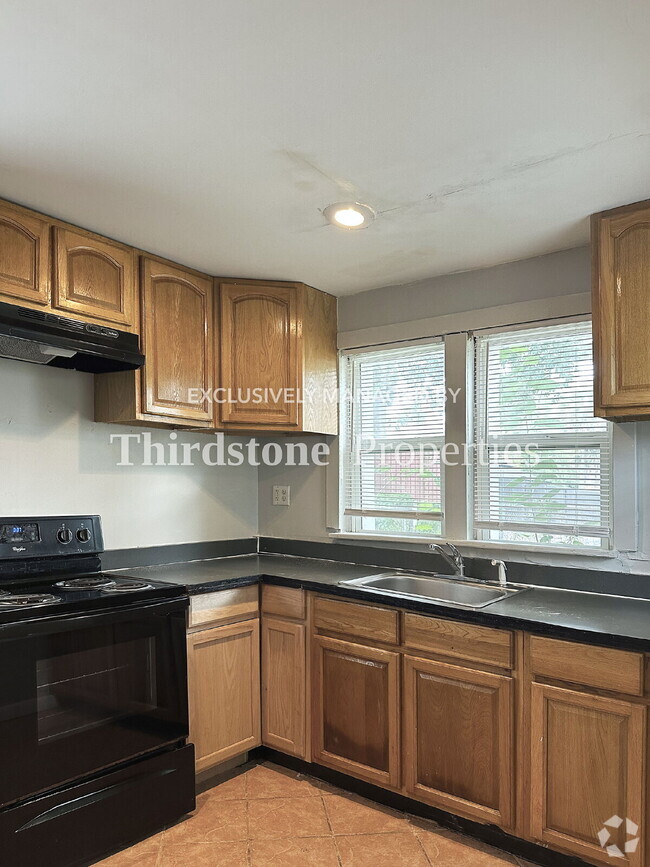 Building Photo - 325 7th St W Rental