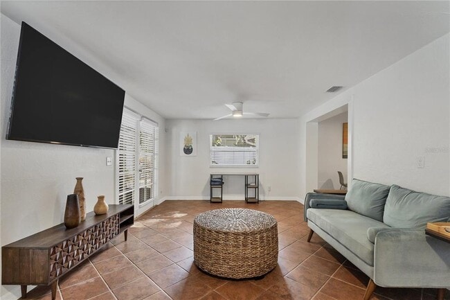 Photo - 2469 Waldemere St