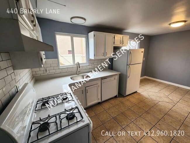 Photo - 440 Brierly Ln