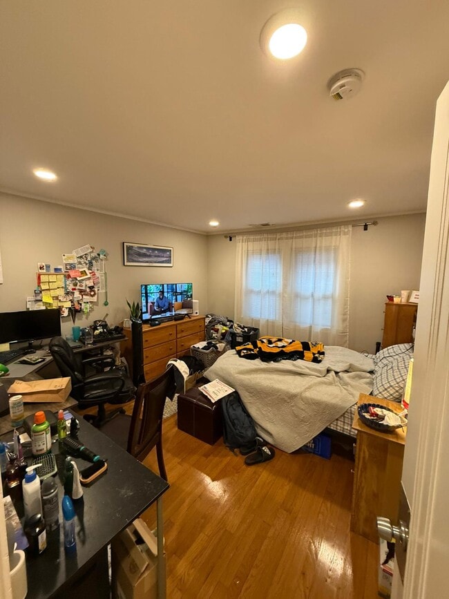 Building Photo - 651 Washington St Unit 2 Rental