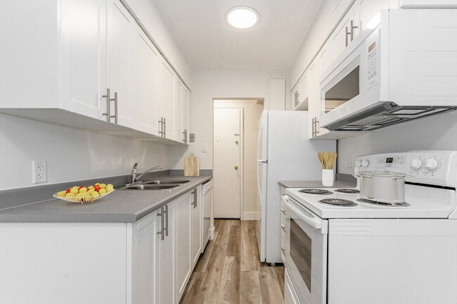 Building Photo - 44 Emma