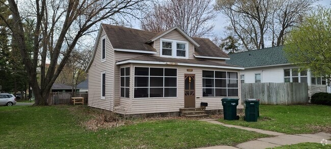 Building Photo - 528 E Walnut St Rental
