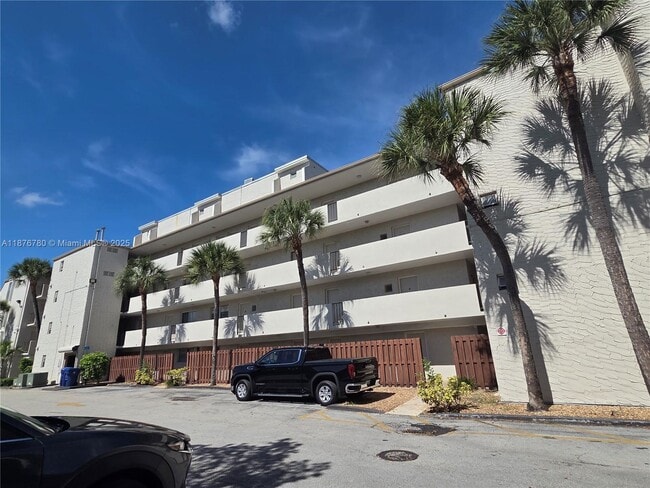 Building Photo - 6900 N Kendall Dr Unit A310 Rental