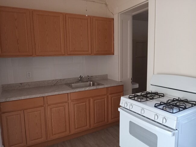 1029 Penn St Unit 2nd Floor Front