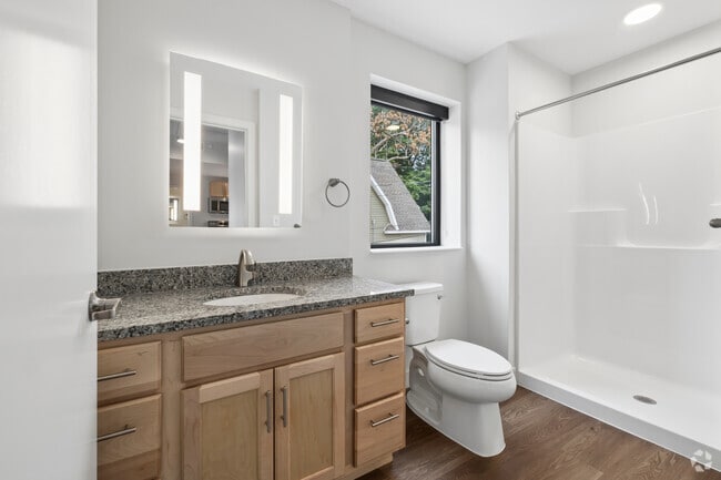 2BR, 2BA - 830SF - Primary Bathroom
