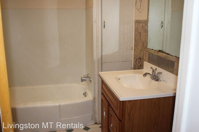 Photo - 3 br, 1.5 bath House - 111 W Chinook