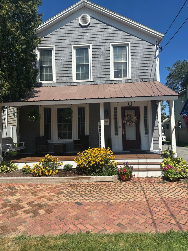 Building Photo - 175 Lake Ave Unit 2