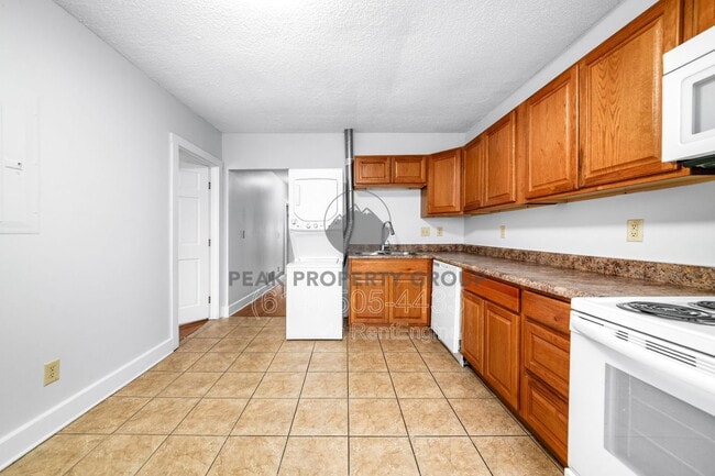 Photo - 1378 1/2 Indianola Ave