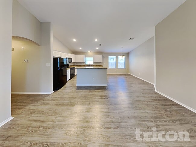 1245 W Cottonwood Dr