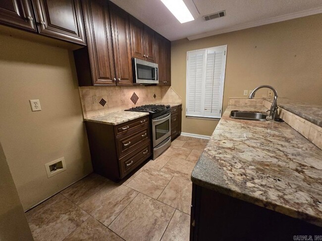 Photo - 3313 Henson Pl
