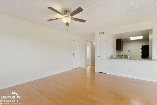 Photo - Beautiful 2Bda 2Ba Condo with Fireplace in Scottsdale! Unit 320
