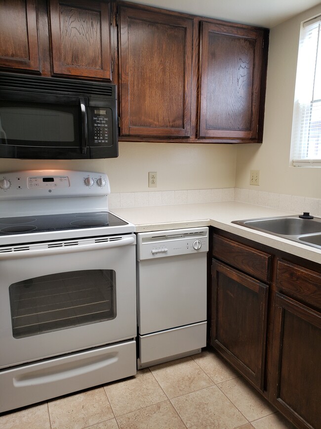 Building Photo - 775 W 3rd N St Rental