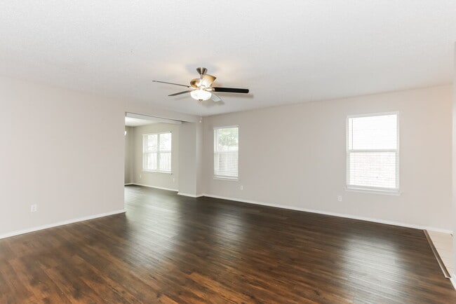 Photo - 249 Heritage Dr