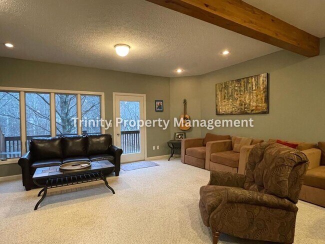 Photo - 206 Aaron Smith Dr