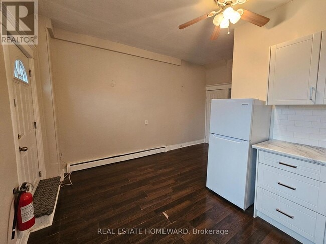 Photo - 733 Pape Ave