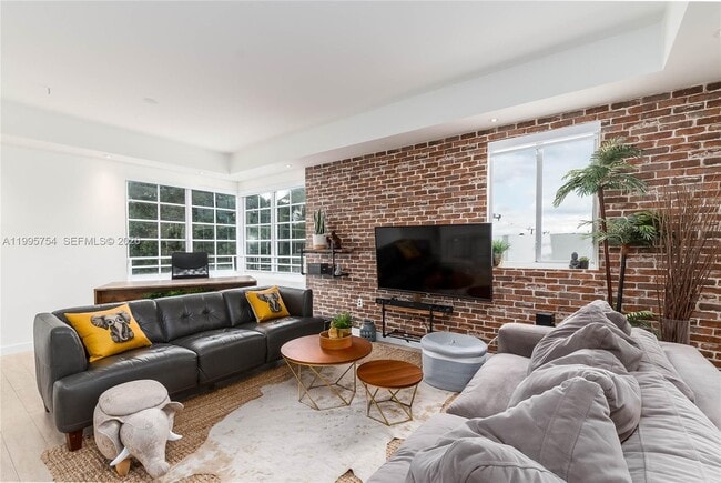 Photo - 820 Euclid Ave Unidad 305