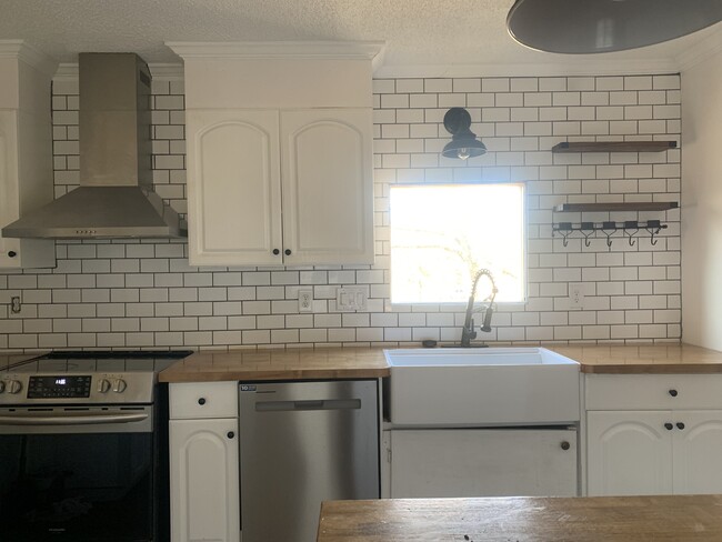 Photo - 1049 Keeling Rd