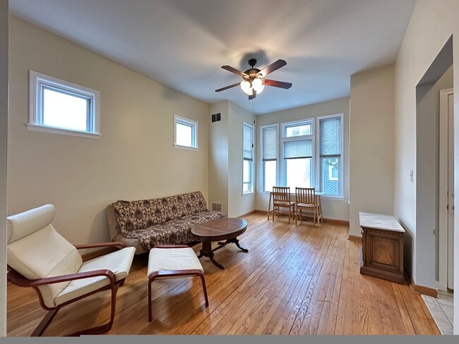 Photo - 1829 W Melrose St Unit A01W