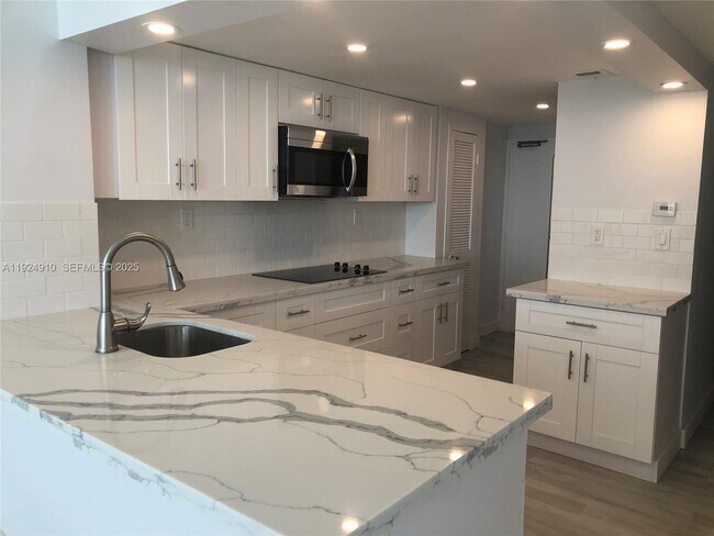 Photo - 905 Brickell Bay Dr Unit 1126