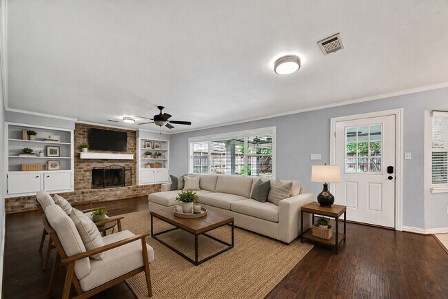 Photo - 811 Thicket Ln