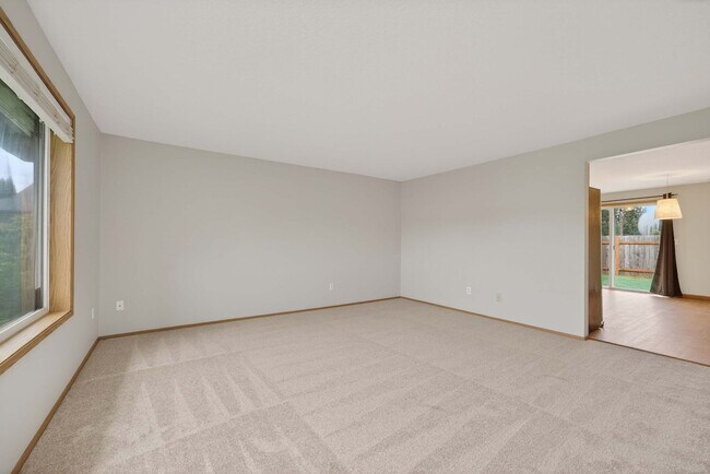 Photo - 3 Bedroom 2 Bath Single Level with fenced back yard