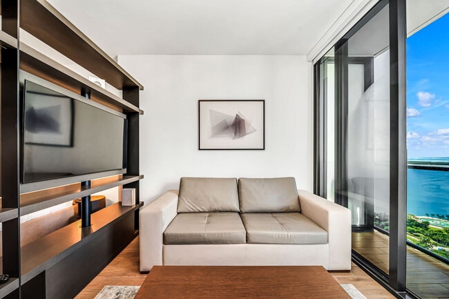 Building Photo - 398 NE 5th St