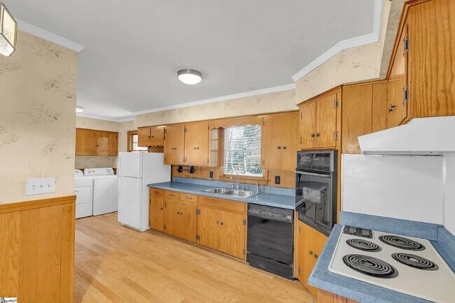 Photo - 113 Willenhall Ln