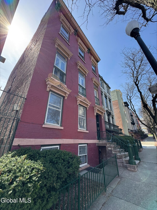 Photo - 2 Madison Pl Unit 1