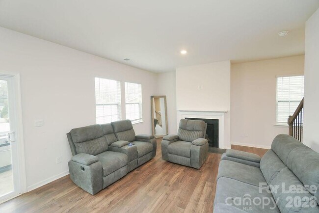 Photo - 8140 Clairwood Dr