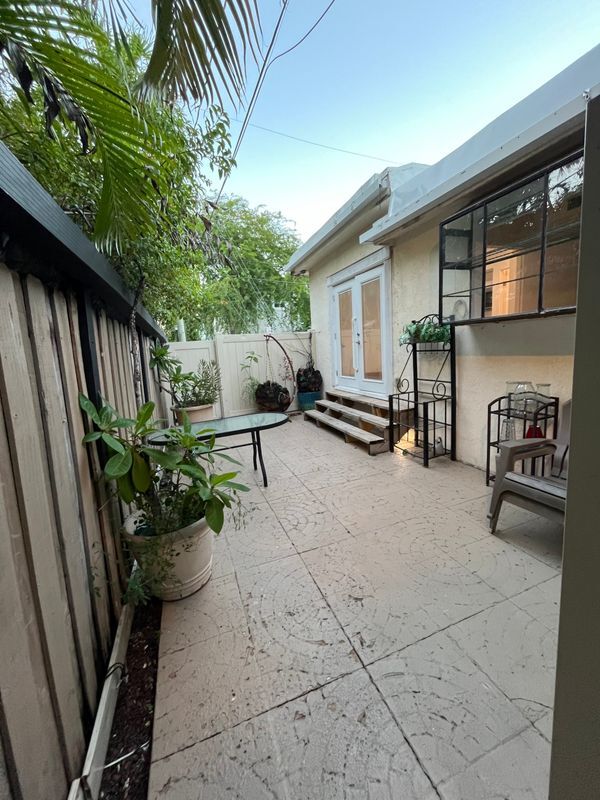 Photo - 1001 SE 2nd Ct