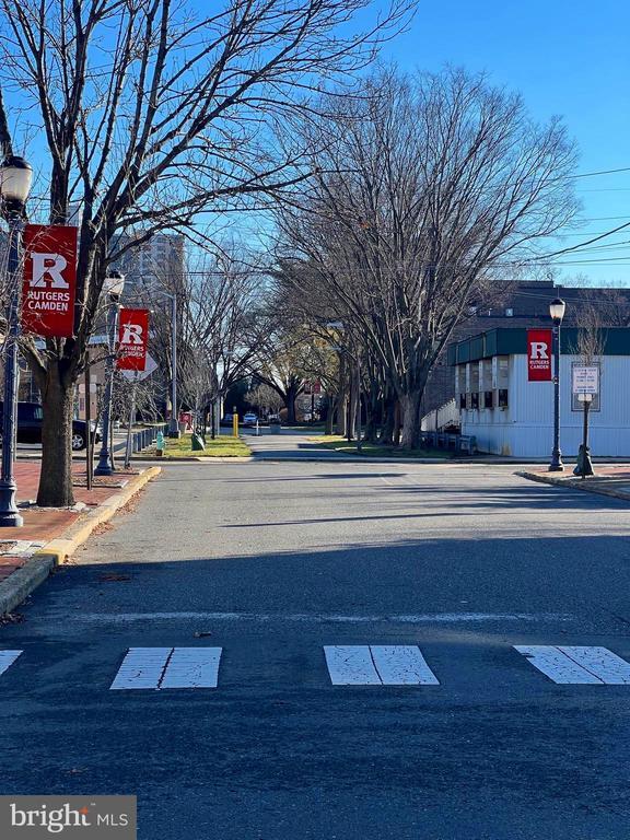 Building Photo - 405 N 2nd St