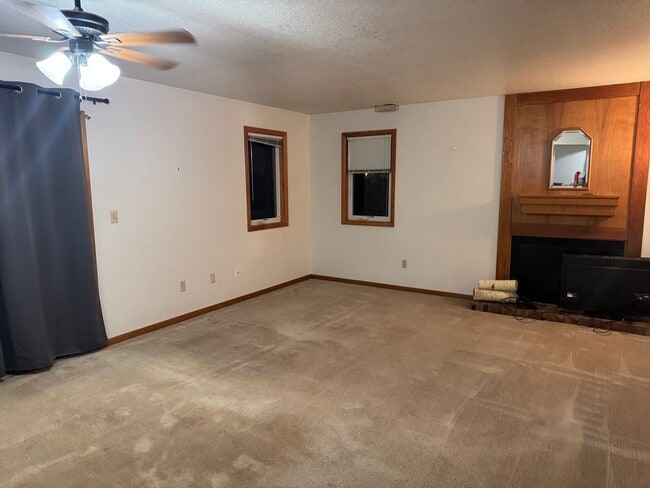 Building Photo - 1273 Yellowstone Ave Unit Great Condo wAll Util inc