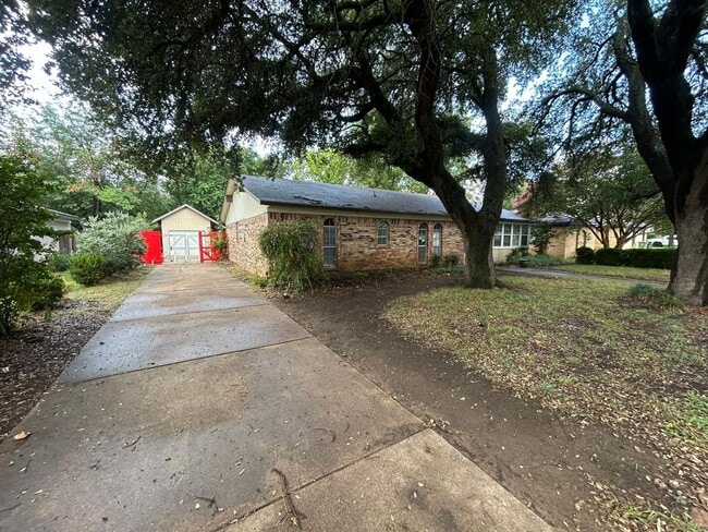 Photo - 1006 Holly Hill Ct