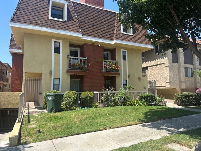 Building Photo - 1137 N Louise St Rental