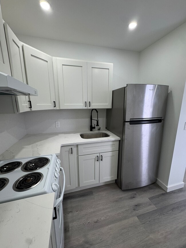 Building Photo - 96 Broughton Ave Unit 2