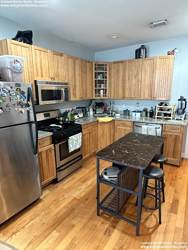 Building Photo - 194 Marion St Unit 2