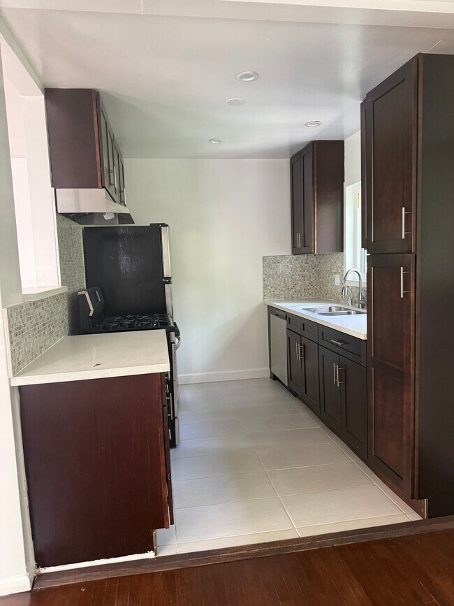 1231 N Formosa Ave Unidad 5