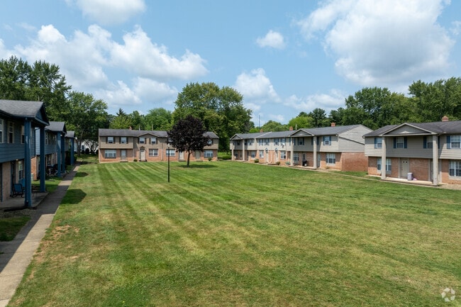 Four Seasons Apartments and Townhomes