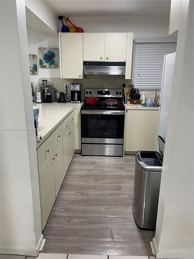 Photo - 20520 SW 92nd Pl Unidad 0