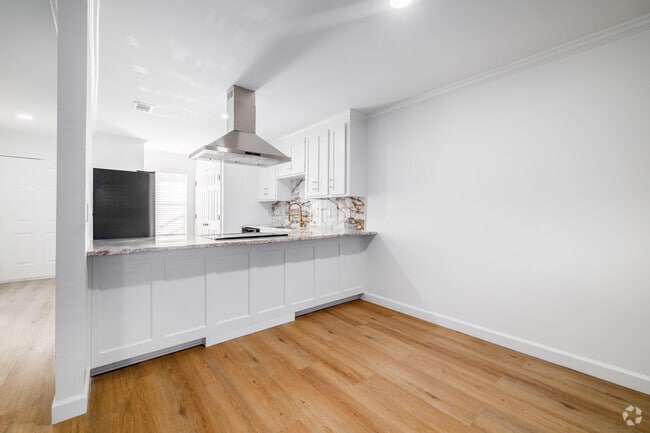 2BR, 2BA - 900SF - Dining Room