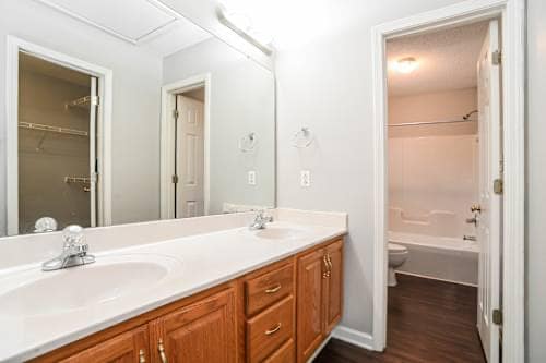 Building Photo - 515 Meadowbrook Dr