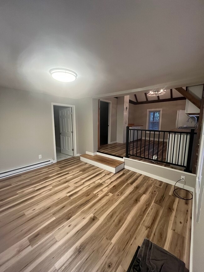 Building Photo - River RD Unit D