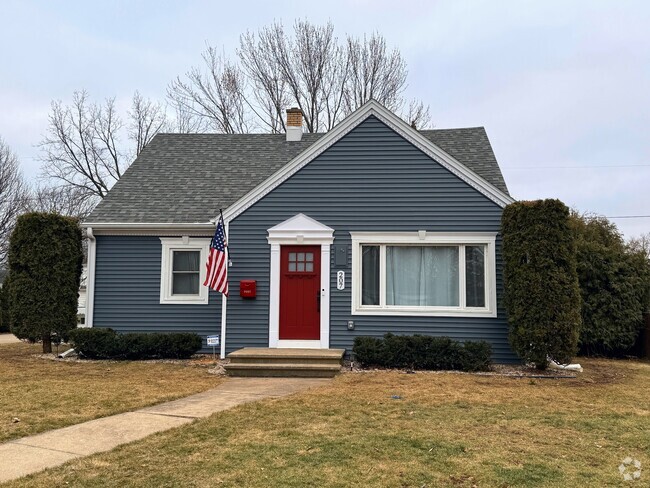 Building Photo - 207 Crescent Dr Rental