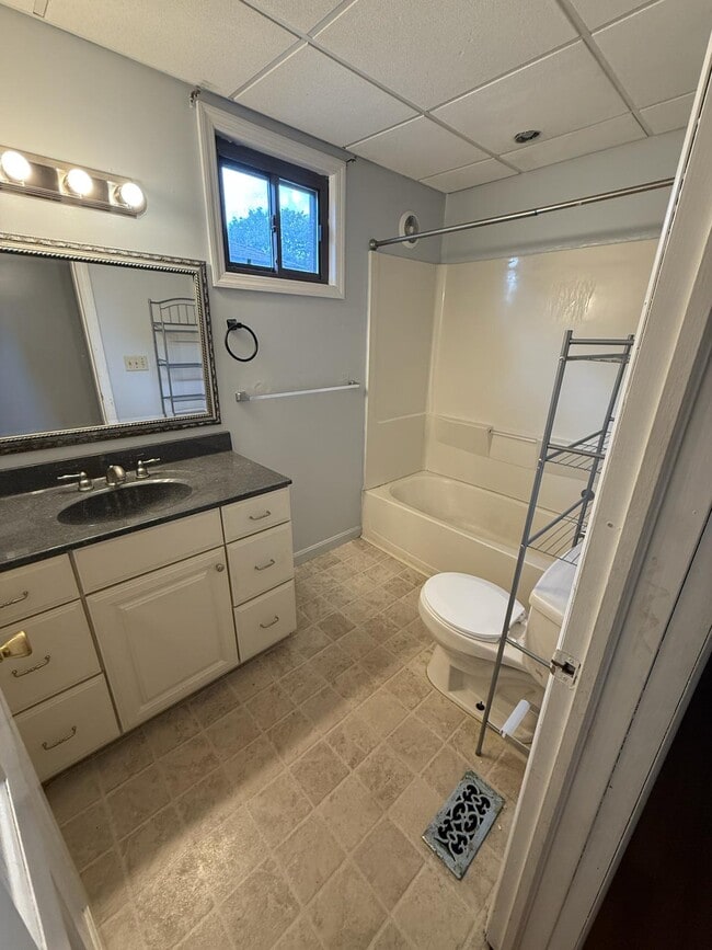 Photo - 130 Queen St