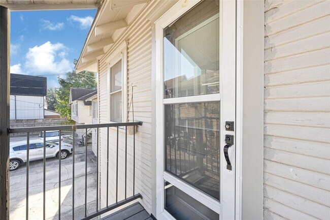 Photo - 1707 Sidney St