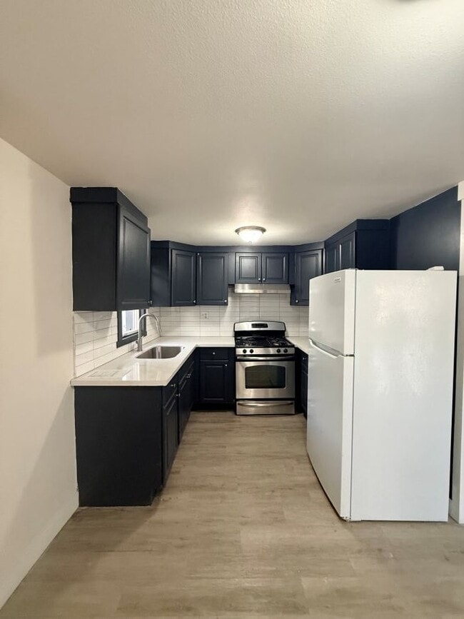 177 W B St