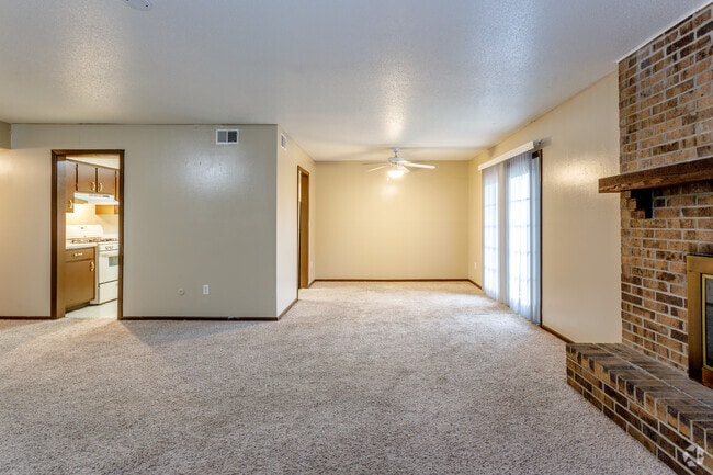 2BR, 1BA - 1000 SF
