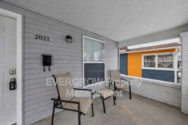 Photo - 2021 Mansfield St