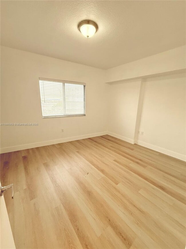 Building Photo - 36 NW 6th Ave Unit 605 Rental